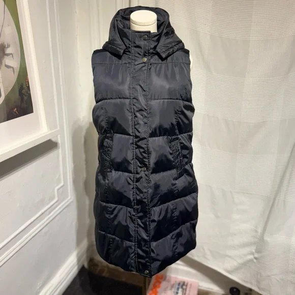 Private Label Midnight Black Puffer Vest - Picture 3 of 16